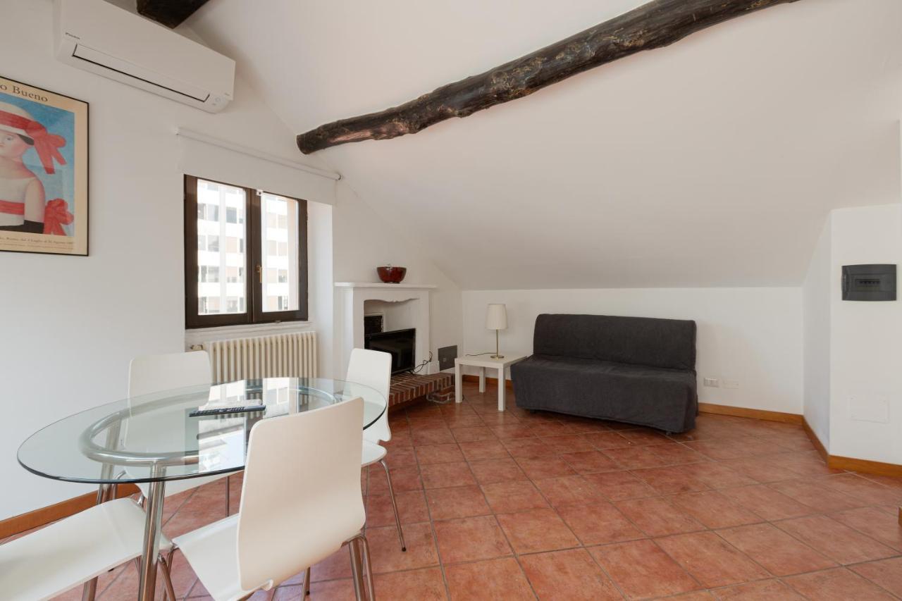 Corso Como Balcony Apartment Milano Esterno foto