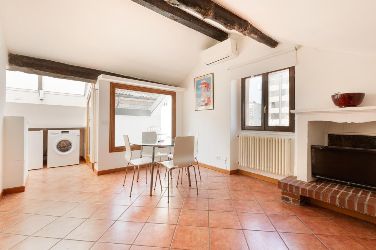 Corso Como Balcony Apartment Milano Esterno foto